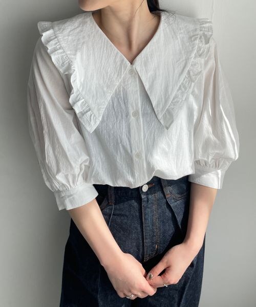 LOWRYS FARM（ローリーズファーム）の「ＢＩＧフリルカラーブラウス（トップス・ホワイト05/ブラック09/サックスブルー82・FREE）」の5枚目の写真