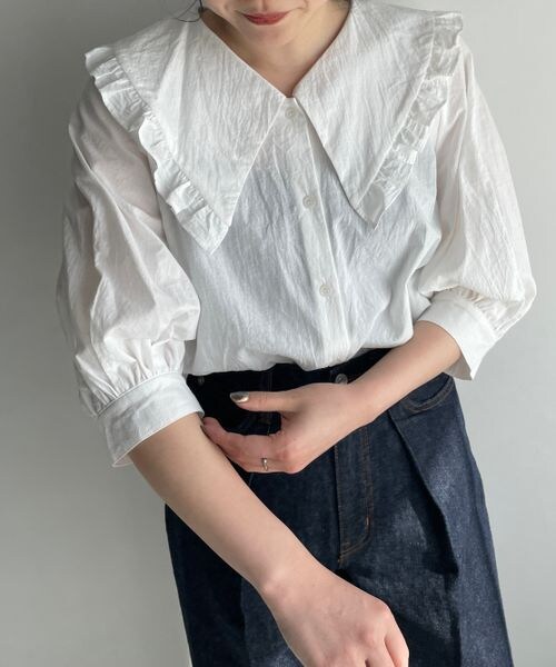 LOWRYS FARM（ローリーズファーム）の「ＢＩＧフリルカラーブラウス（トップス・ホワイト05/ブラック09/サックスブルー82・FREE）」の7枚目の写真