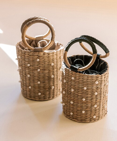 OLIVE des OLIVE(オリーブデオリーブ)の「パール付雑材バッグ(かごバッグ・レディース・ベージュ/ブラック・FREE)」の2枚目の写真