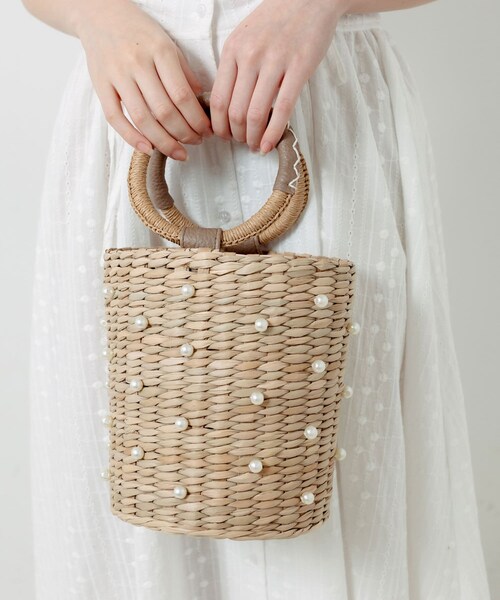 OLIVE des OLIVE(オリーブデオリーブ)の「パール付雑材バッグ(かごバッグ・レディース・ベージュ/ブラック・FREE)」の1枚目の写真