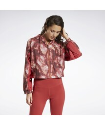 Reebok（リーボック）の「キレイフィット オールオーバー プリント ウィンドブレーカー / Kireifit Allover Print Windbreaker （マーズレッド）（その他）」