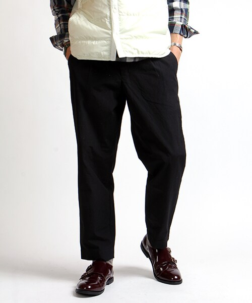 FREAK'S STORE(フリークスストア)の「【15SS新作】 1タックテーパードクロップドパンツ(パンツ・メンズ・ブラック/ベージュ/オリーブ/ネイビー・M/L)」の1枚目の写真