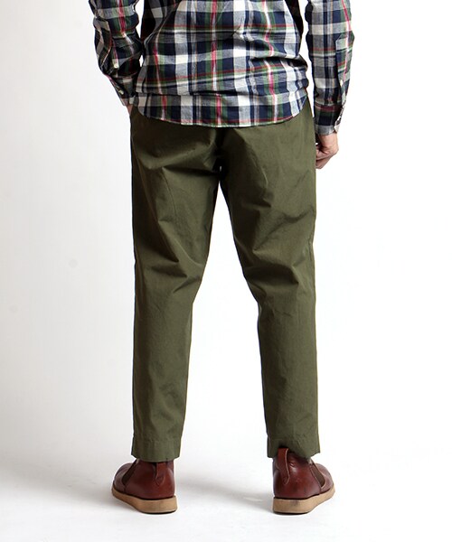 FREAK'S STORE(フリークスストア)の「【15SS新作】 1タックテーパードクロップドパンツ(パンツ・メンズ・ブラック/ベージュ/オリーブ/ネイビー・M/L)」の6枚目の写真