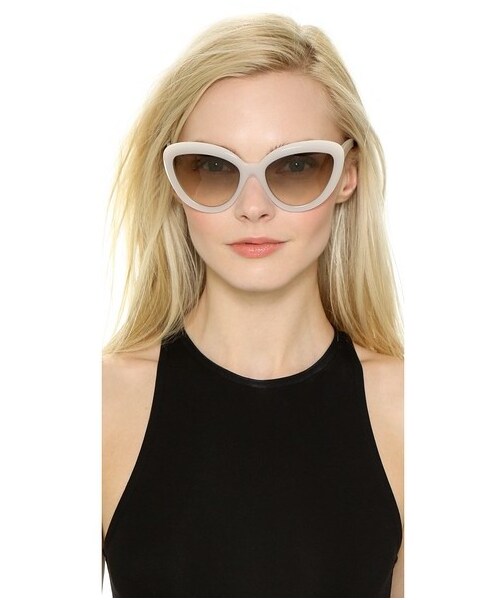 PRADA(プラダ)の「Prada Cat Eye Sunglasses(サングラス・レディース・Opal Ivory/Brown Gradient/Black/Grey Gradient・One Size)」の6枚目の写真