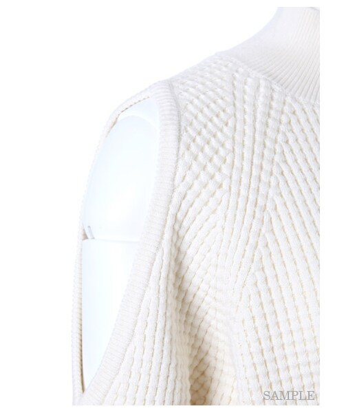 SNIDEL(スナイデル)の「オープンショルダーサーマルトップス(ニット・レディース・IVR/KKI/BLK・F)」の8枚目の写真