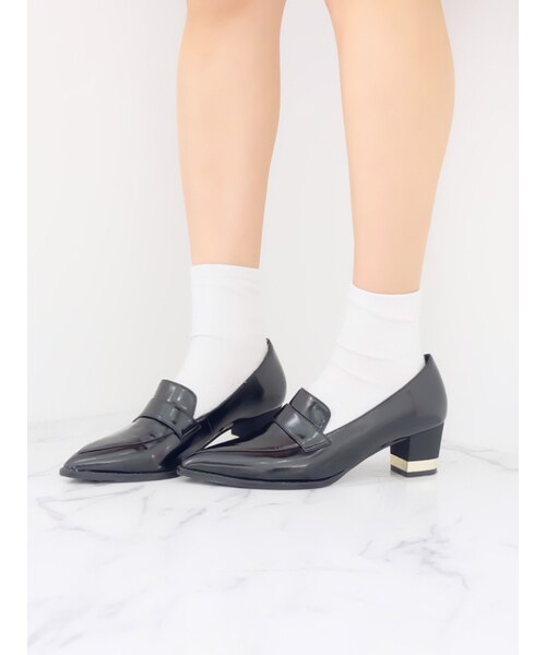 EVRIS（エヴリス）の「アーモンドトゥローファー（シューズ・レディース・ホワイト/ブラック/シルバー・S/M/L）」の4枚目の写真