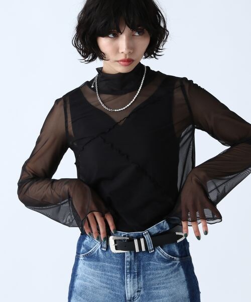 PAGEBOY（ページボーイ）の「アシメメローシアータートル（トップス・レディース・モノトーン柄01/英字×ホワイト02/オフホワイト05/タトゥー×ブラック08/ブラック09/グリーン75/ブルー柄80・F）」の8枚目の写真