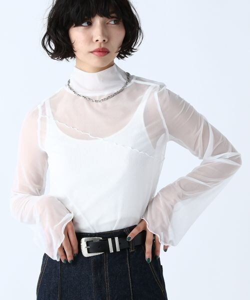 PAGEBOY（ページボーイ）の「アシメメローシアータートル（トップス・レディース・モノトーン柄01/英字×ホワイト02/オフホワイト05/タトゥー×ブラック08/ブラック09/グリーン75/ブルー柄80・F）」の6枚目の写真