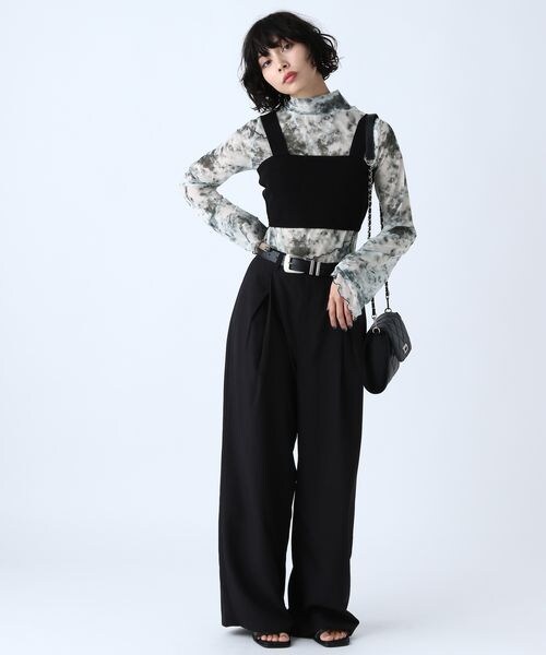 PAGEBOY（ページボーイ）の「アシメメローシアータートル（トップス・レディース・モノトーン柄01/英字×ホワイト02/オフホワイト05/タトゥー×ブラック08/ブラック09/グリーン75/ブルー柄80・F）」の11枚目の写真