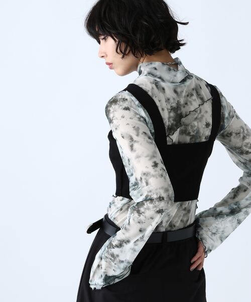 PAGEBOY（ページボーイ）の「アシメメローシアータートル（トップス・レディース・モノトーン柄01/英字×ホワイト02/オフホワイト05/タトゥー×ブラック08/ブラック09/グリーン75/ブルー柄80・F）」の9枚目の写真