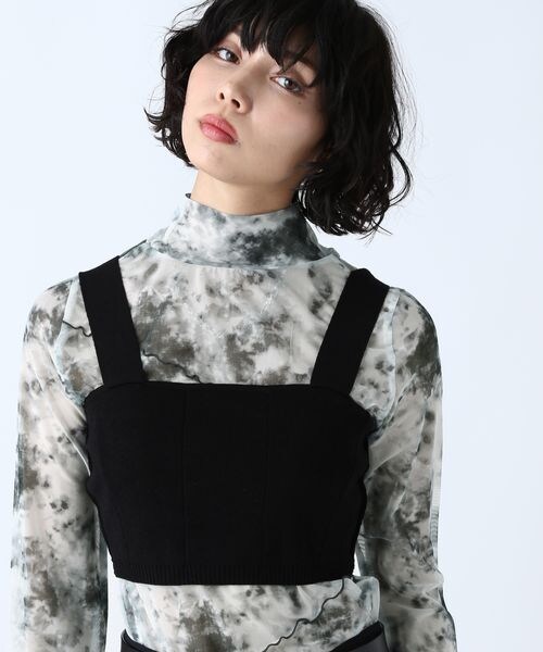 PAGEBOY（ページボーイ）の「アシメメローシアータートル（トップス・レディース・モノトーン柄01/英字×ホワイト02/オフホワイト05/タトゥー×ブラック08/ブラック09/グリーン75/ブルー柄80・F）」の10枚目の写真