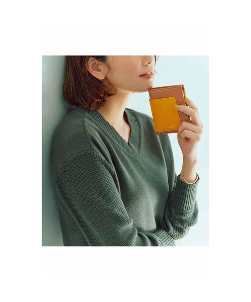 IEDIT（イディット）の「IEDIT[イディット] 小森美穂子さんコラボ こだわり大人カラーの本革二つ折り財布〈ベージュ〉（バッグ・財布・靴 > 財布・ポーチ > 財布・レディース・ベージュ）」の2枚目の写真