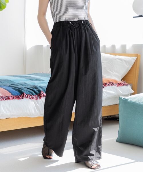 LOWRYS FARM（ローリーズファーム）の「ドロストナイロンワイドパンツ（パンツ・レディース・アイボリー08/ブラック09/パープル95・FREE）」の14枚目の写真