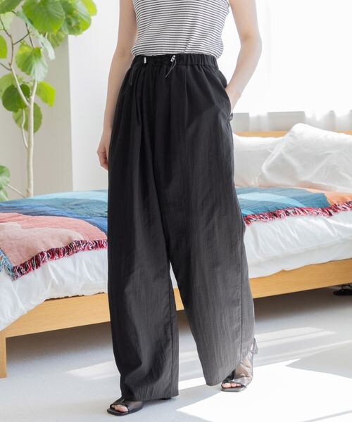 LOWRYS FARM（ローリーズファーム）の「ドロストナイロンワイドパンツ（パンツ・レディース・アイボリー08/ブラック09/パープル95・FREE）」の13枚目の写真