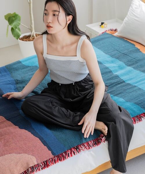 LOWRYS FARM（ローリーズファーム）の「ドロストナイロンワイドパンツ（パンツ・レディース・アイボリー08/ブラック09/パープル95・FREE）」の12枚目の写真