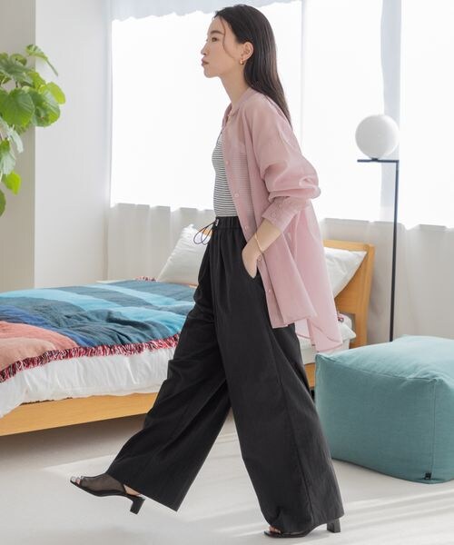 LOWRYS FARM（ローリーズファーム）の「ドロストナイロンワイドパンツ（パンツ・レディース・アイボリー08/ブラック09/パープル95・FREE）」の8枚目の写真