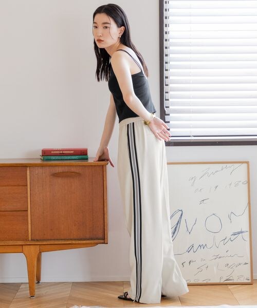 LOWRYS FARM（ローリーズファーム）の「サイドラインパンツ（）」 - WEAR