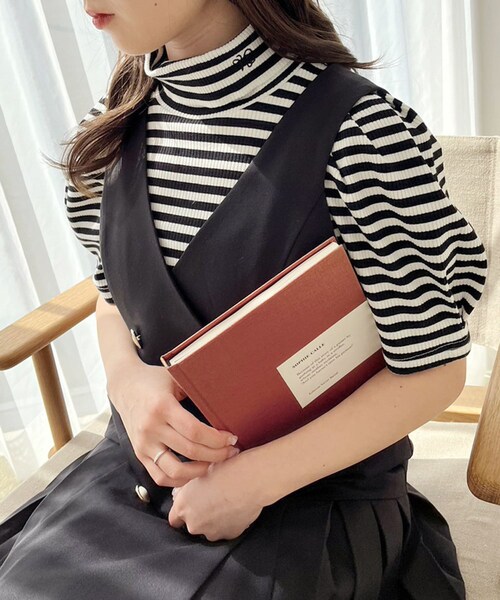 one after another NICE CLAUP(ワンアフターアナザーナイスクラップ)の「刺しゅうハイネックトップス(Tシャツ/カットソー・レディース・オフホワイト/ピンク/ブラック/その他12・0)」の1枚目の写真
