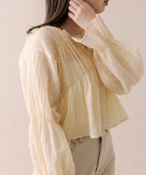 mystic（ミスティック）の「[mline]シアーギャザーブラウス（トップス・レディース・オフホワイト/イエロー/ブルー/ブラック・F）」の3枚目の写真