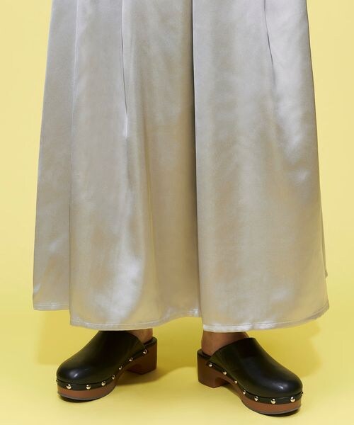 FOREVER 21（フォーエバー トゥエンティーワン）の「ヴィンテージサテンロングスカート（スカート・レディース・アイボリー08/ブラック09/グレー13・S/M）」の13枚目の写真