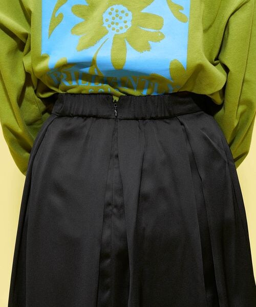 FOREVER 21（フォーエバー トゥエンティーワン）の「ヴィンテージサテンロングスカート（スカート・レディース・アイボリー08/ブラック09/グレー13・S/M）」の10枚目の写真