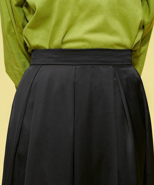 FOREVER 21（フォーエバー トゥエンティーワン）の「ヴィンテージサテンロングスカート（スカート・レディース・アイボリー08/ブラック09/グレー13・S/M）」の9枚目の写真