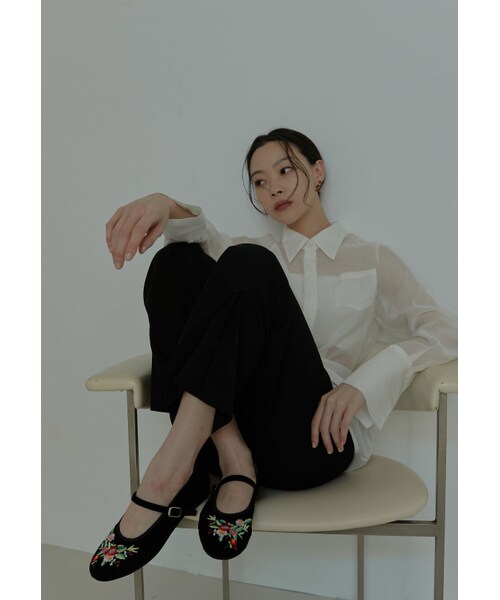 Marjorie（マージョリー）の「Lady Mint，特色綁帶透肌感襯衫（トップス・レディース・白/灰藍）」の2枚目の写真