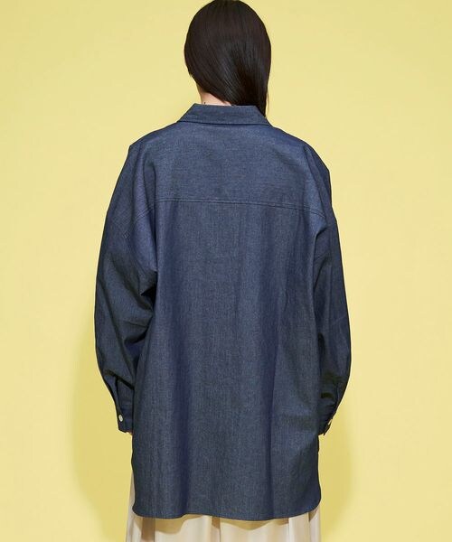 FOREVER 21（フォーエバー トゥエンティーワン）の「デニムシャツワンピース（トップス・レディース・サックス80/ブルー×ネイビー85/ネイビー88・F）」の9枚目の写真