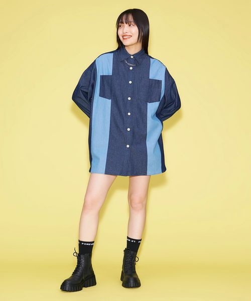 FOREVER 21（フォーエバー トゥエンティーワン）の「デニムシャツワンピース（トップス・レディース・サックス80/ブルー×ネイビー85/ネイビー88・F）」の6枚目の写真