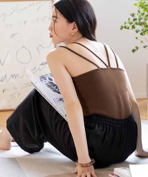 LOWRYS FARM（ローリーズファーム）の「スタイルUPカップキャミ（トップス・アイボリー08/ブラック09/ブラウン55/グリーン75・FREE）」の16枚目の写真