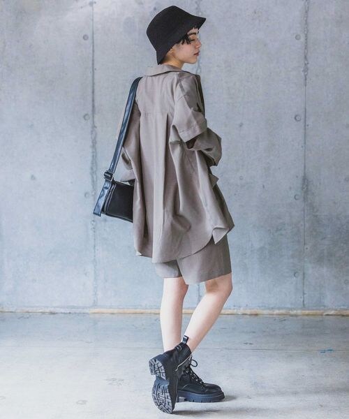 PAGEBOY（ページボーイ）の「ミリタリー2WAYシャツ（トップス・レディース・オフホワイト05/ブラック09/チャコール18・F）」の18枚目の写真