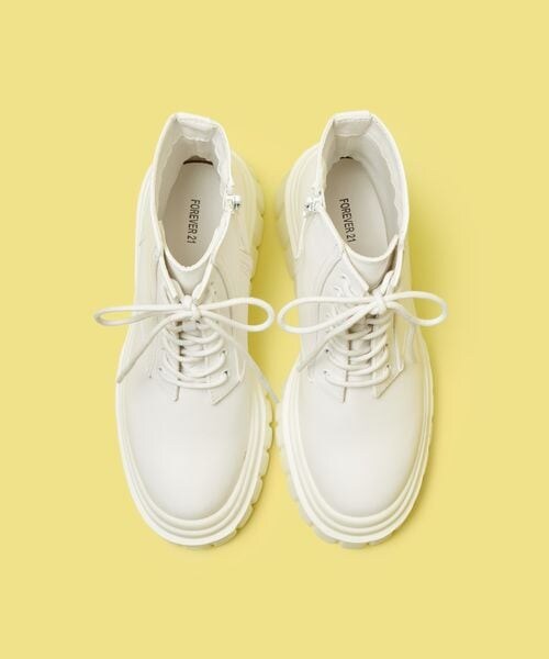 FOREVER 21（フォーエバー トゥエンティーワン）の「レースアップブーツ（シューズ・レディース・ホワイト01/ブラック09・23(23.0cm)/24(24.0cm)/25(25.0cm)）」の5枚目の写真