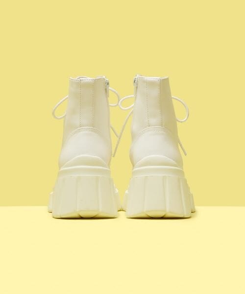 FOREVER 21（フォーエバー トゥエンティーワン）の「レースアップブーツ（シューズ・レディース・ホワイト01/ブラック09・23(23.0cm)/24(24.0cm)/25(25.0cm)）」の4枚目の写真