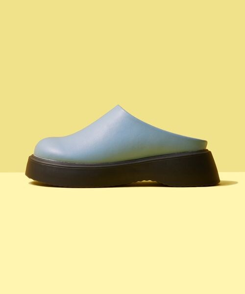 FOREVER 21（フォーエバー トゥエンティーワン）の「厚底サボサンダル（シューズ・アイボリー 06/ベージュ 50/ライトブルー 82・S(22.0~22.5cm)/M(23.0~23.5cm)/L(24.0~24.5cm)）」の3枚目の写真