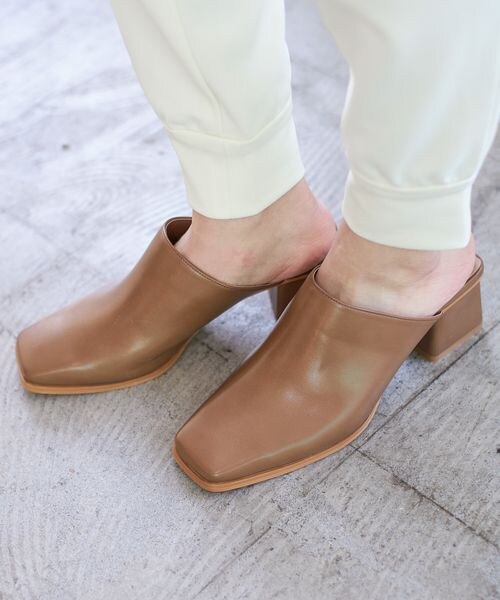 LEPSIM(レプシィム)の「スクエアヒールミュール(シューズ・レディース・アイボリー08/ブラック09/ブラウン51・M(23-23.5)/L(24-24.5))」の3枚目の写真