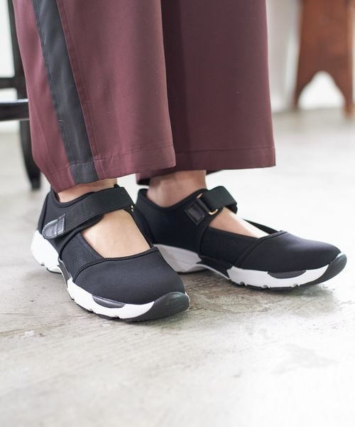 LEPSIM（レプシィム）の「ストラップスニーカー（シューズ・アイボリー08/ブラック09/グレー12・M(23-23.5)/L(24-24.5)）」の2枚目の写真