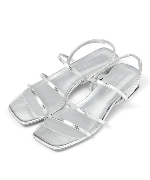 LOWRYS FARM（ローリーズファーム）の「ホソストラップサンダル（シューズ・レディース・ブラック09/シルバー12・M(23-23.5)/L(24-24.5)）」の4枚目の写真