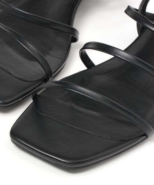 LOWRYS FARM（ローリーズファーム）の「ホソストラップサンダル（シューズ・レディース・ブラック09/シルバー12・M(23-23.5)/L(24-24.5)）」の9枚目の写真