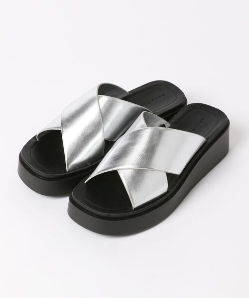 LOWRYS FARM(ローリーズファーム)の「カンドウフィットクロス(シューズ・アイボリー08/ブラック09/シルバー12・M(23-23.5)/L(24-24.5))」の8枚目の写真