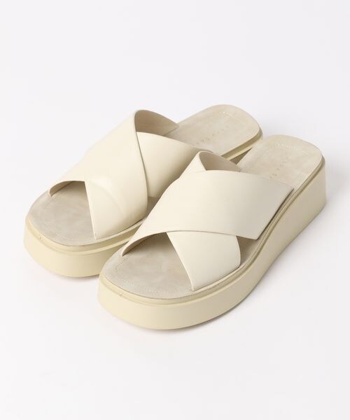 LOWRYS FARM(ローリーズファーム)の「カンドウフィットクロス(シューズ・アイボリー08/ブラック09/シルバー12・M(23-23.5)/L(24-24.5))」の6枚目の写真