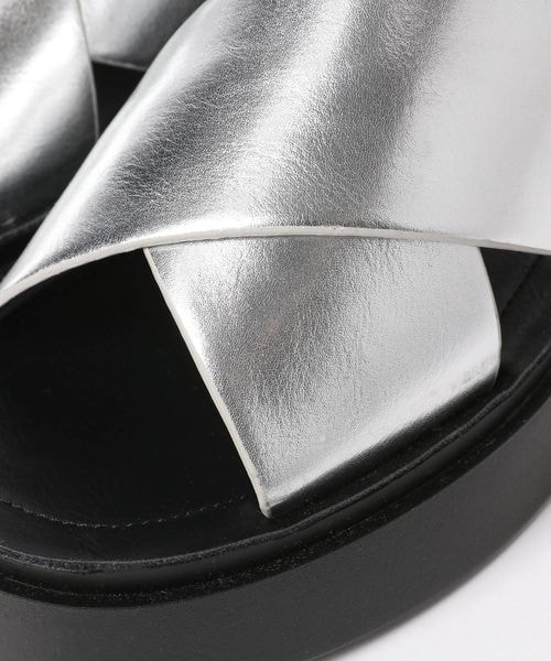 LOWRYS FARM(ローリーズファーム)の「カンドウフィットクロス(シューズ・アイボリー08/ブラック09/シルバー12・M(23-23.5)/L(24-24.5))」の14枚目の写真