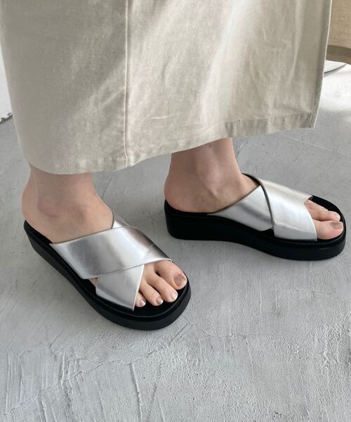 LOWRYS FARM(ローリーズファーム)の「カンドウフィットクロス(シューズ・アイボリー08/ブラック09/シルバー12・M(23-23.5)/L(24-24.5))」の5枚目の写真