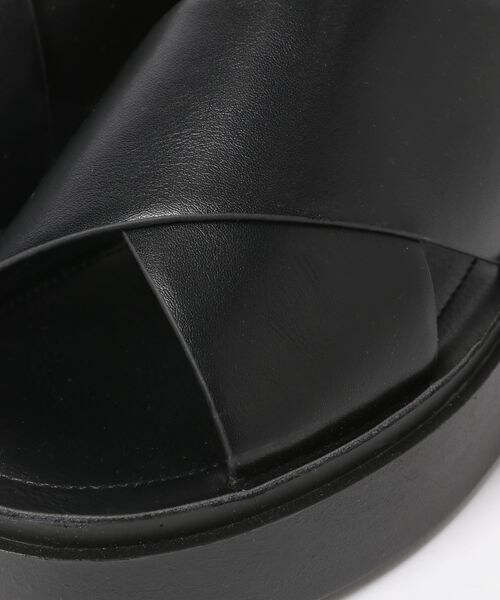 LOWRYS FARM(ローリーズファーム)の「カンドウフィットクロス(シューズ・アイボリー08/ブラック09/シルバー12・M(23-23.5)/L(24-24.5))」の13枚目の写真