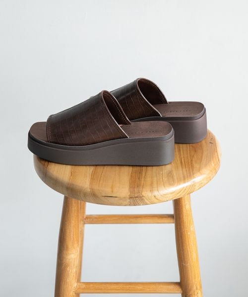 LOWRYS FARM（ローリーズファーム）の「感動フィットサンダル（シューズ・アイボリー08/ブラック09/ブラウン58・M(23-23.5)/L(24-24.5)）」の2枚目の写真