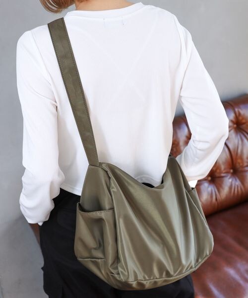 PAGEBOY（ページボーイ）の「クロスバック（バッグ・ブラック09/カーキ78・FREE）」の2枚目の写真