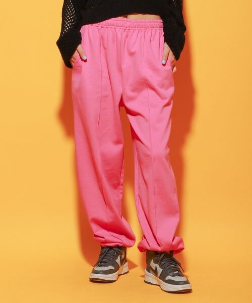 PAGEBOY（ページボーイ）の「ワイドスウエットパンツ（パンツ・レディース・チャコールグレー18/ピンク22/ブルー85・FREE）」の2枚目の写真