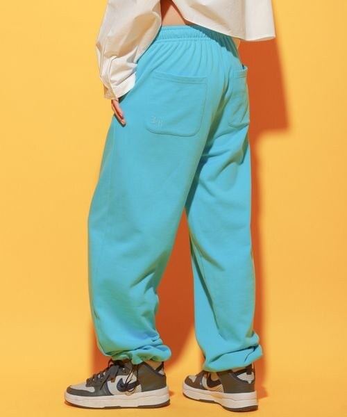 PAGEBOY（ページボーイ）の「ワイドスウエットパンツ（パンツ・レディース・チャコールグレー18/ピンク22/ブルー85・FREE）」の3枚目の写真