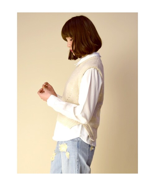 w closet（ダブルクローゼット）の「片畦編みベスト×切替シャツ衿プルオーバー（トップス・レディース・ベージュ×オフホワイト/イエロー×オフホワイト/ネイビー×ブルーストライプ・FREE）」の5枚目の写真