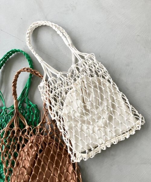LEPSIM（レプシィム）の「フェイクレザーマクラメハンモックトート（バッグ・レディース・アイボリー08/ベージュ52/グリーン75・ONE SIZE）」の4枚目の写真