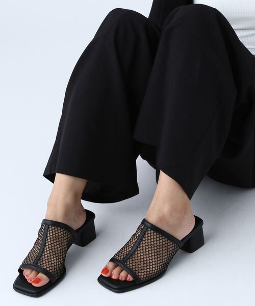 PAGEBOY(ページボーイ)の「スクエアメッシュサンダル(シューズ・レディース・オフホワイト05/ブラック09・M(23.5cm)/L(24.5cm))」の4枚目の写真